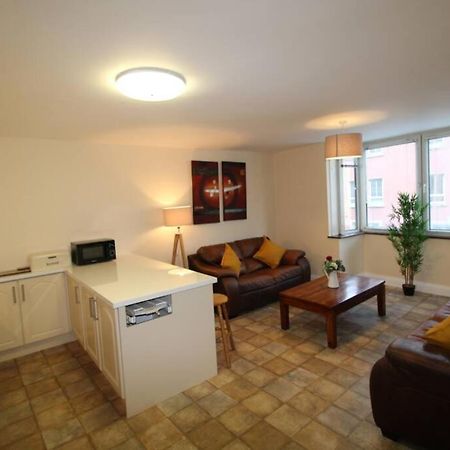 Large 3 Bed, Galway City Centre Apartamento Exterior foto