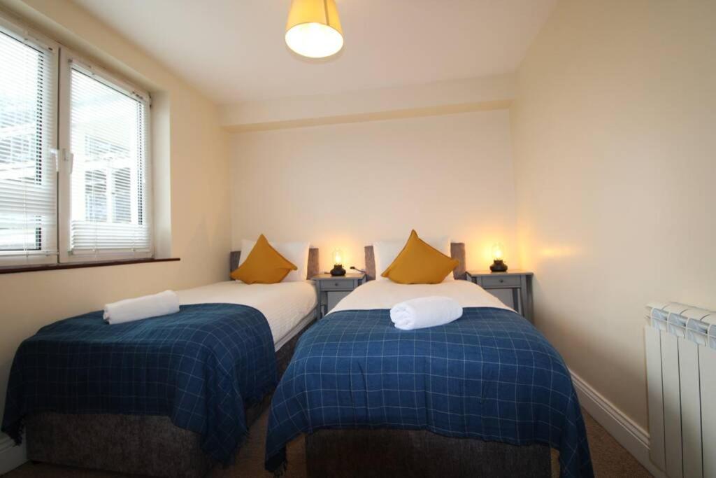 Large 3 Bed, Galway City Centre Apartamento Exterior foto