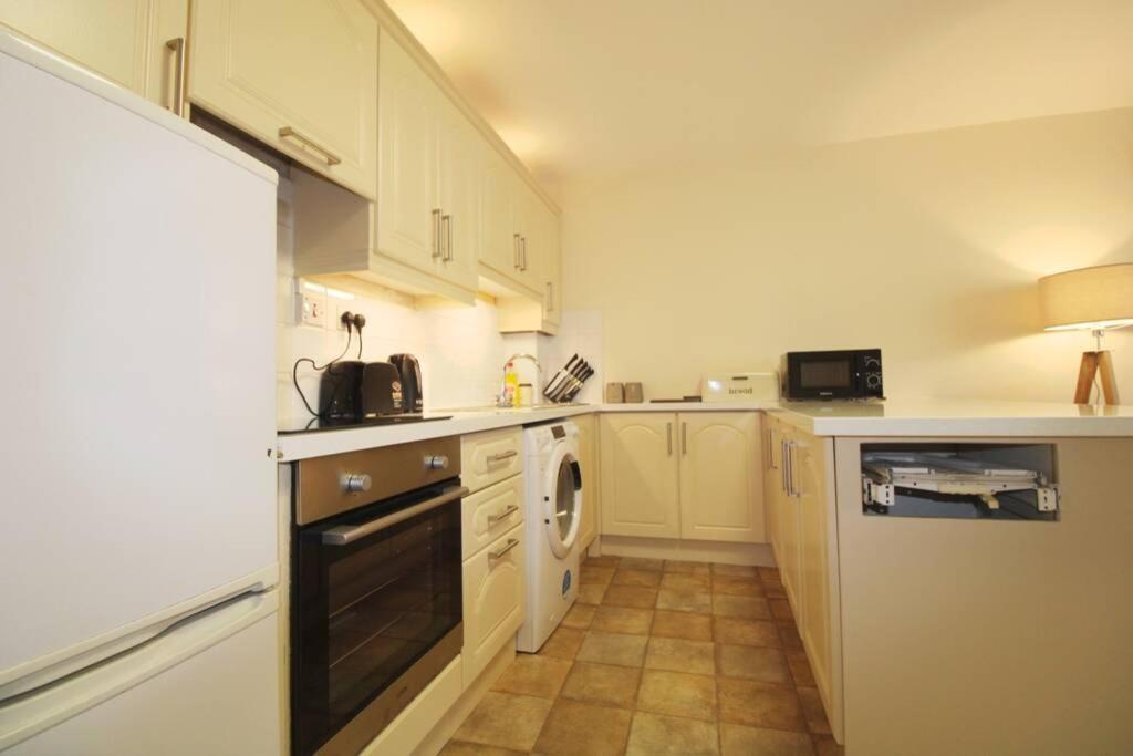 Large 3 Bed, Galway City Centre Apartamento Exterior foto