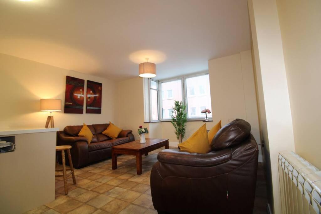 Large 3 Bed, Galway City Centre Apartamento Exterior foto