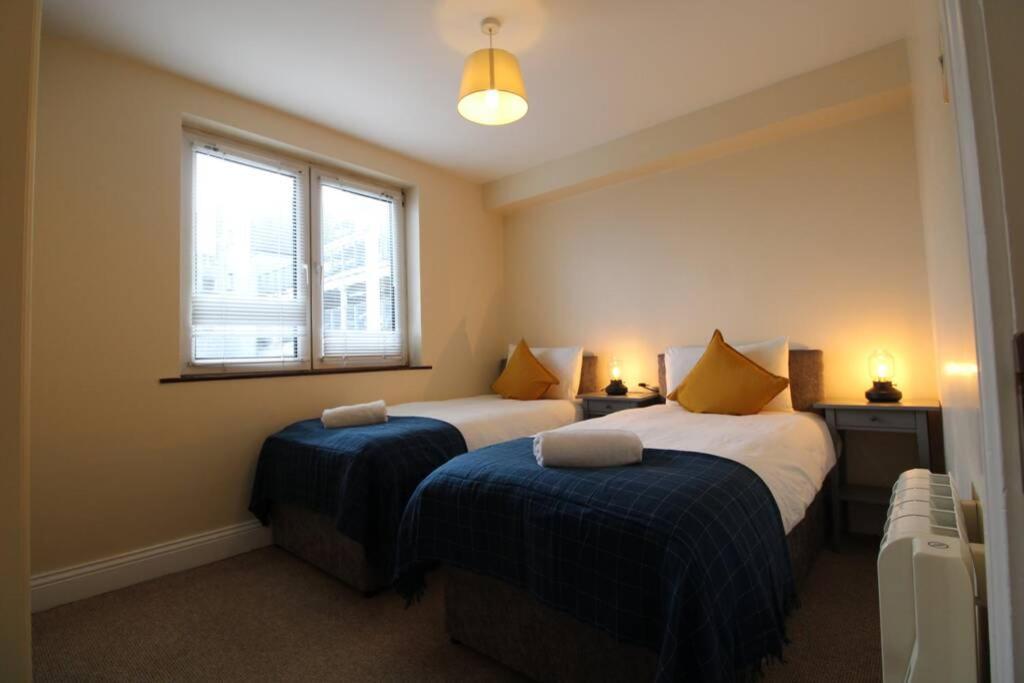 Large 3 Bed, Galway City Centre Apartamento Exterior foto