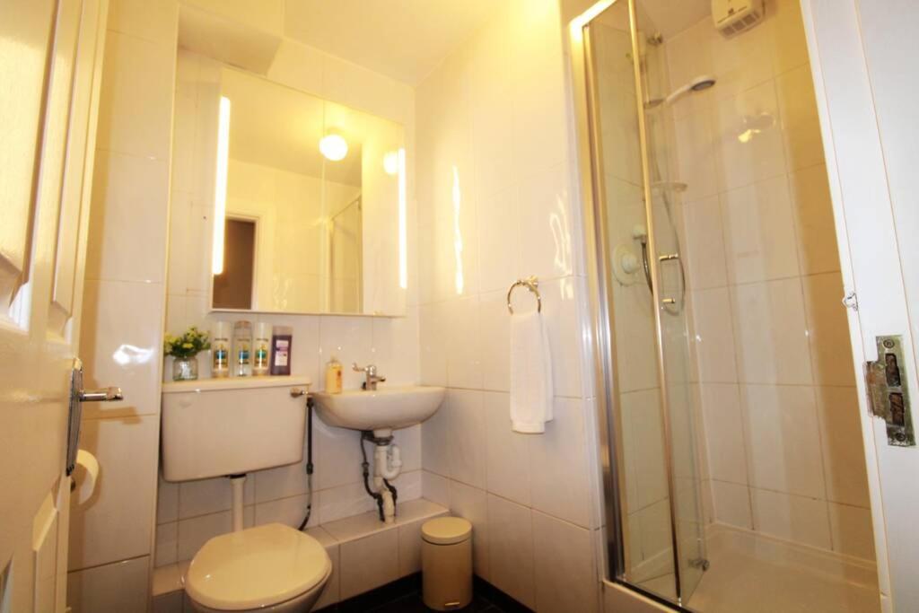 Large 3 Bed, Galway City Centre Apartamento Exterior foto