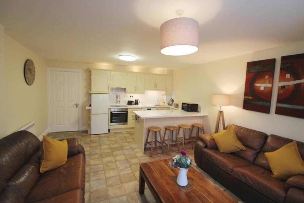Large 3 Bed, Galway City Centre Apartamento Exterior foto