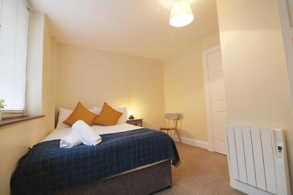 Large 3 Bed, Galway City Centre Apartamento Exterior foto
