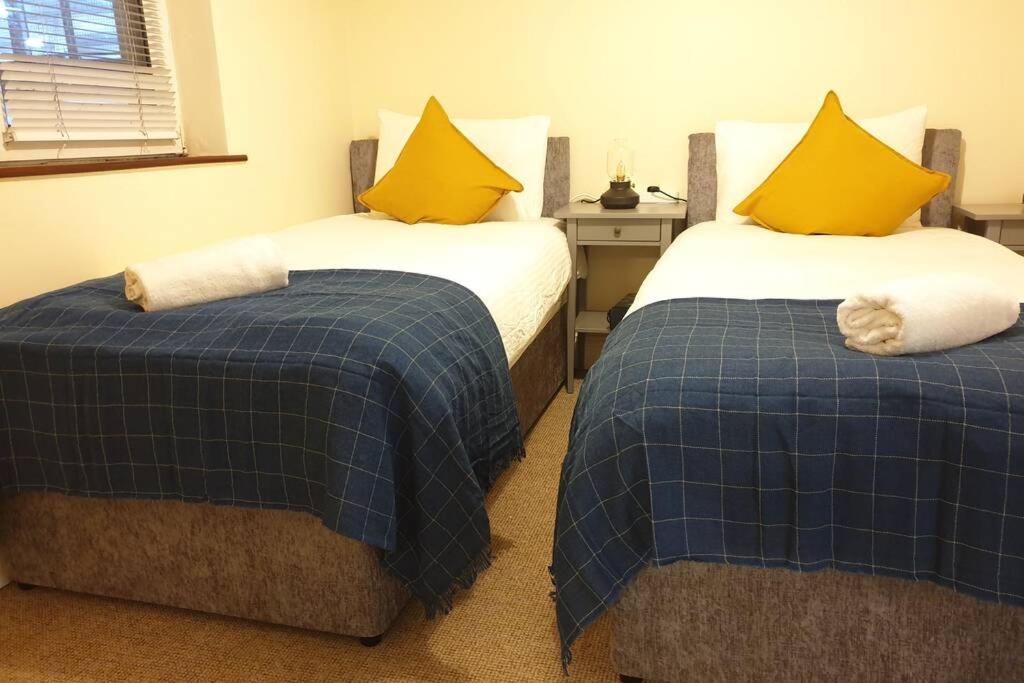 Large 3 Bed, Galway City Centre Apartamento Exterior foto