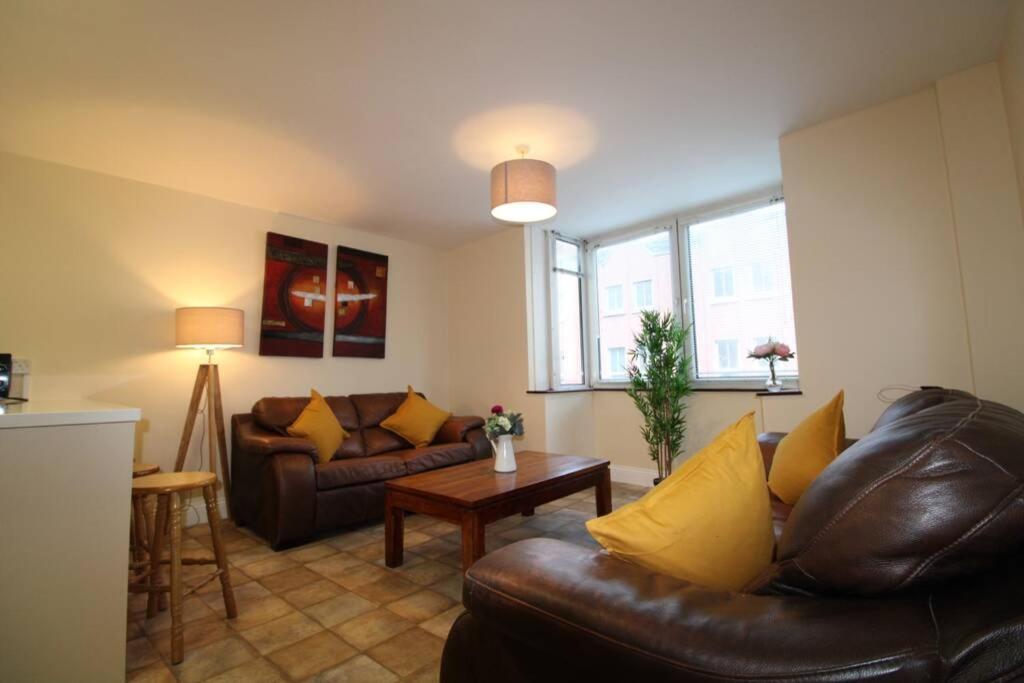 Large 3 Bed, Galway City Centre Apartamento Exterior foto
